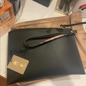 Burberry wristlet new big whit tags